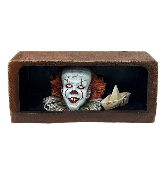 IT: Pennywise Drain Model Figure Preorder