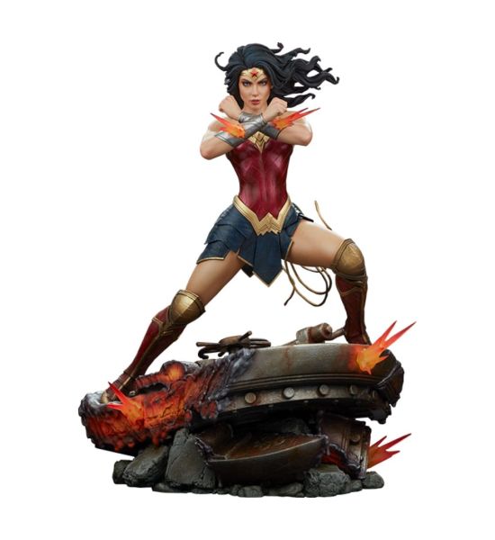 DC Comics: Wonder Woman Premium Format Statue Saving the Day (50cm) Preorder