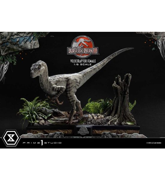 Jurassic Park III Legacy Museum Collection: Velociraptor Female Bonus Version 1/6 Statue (44cm) Preorder